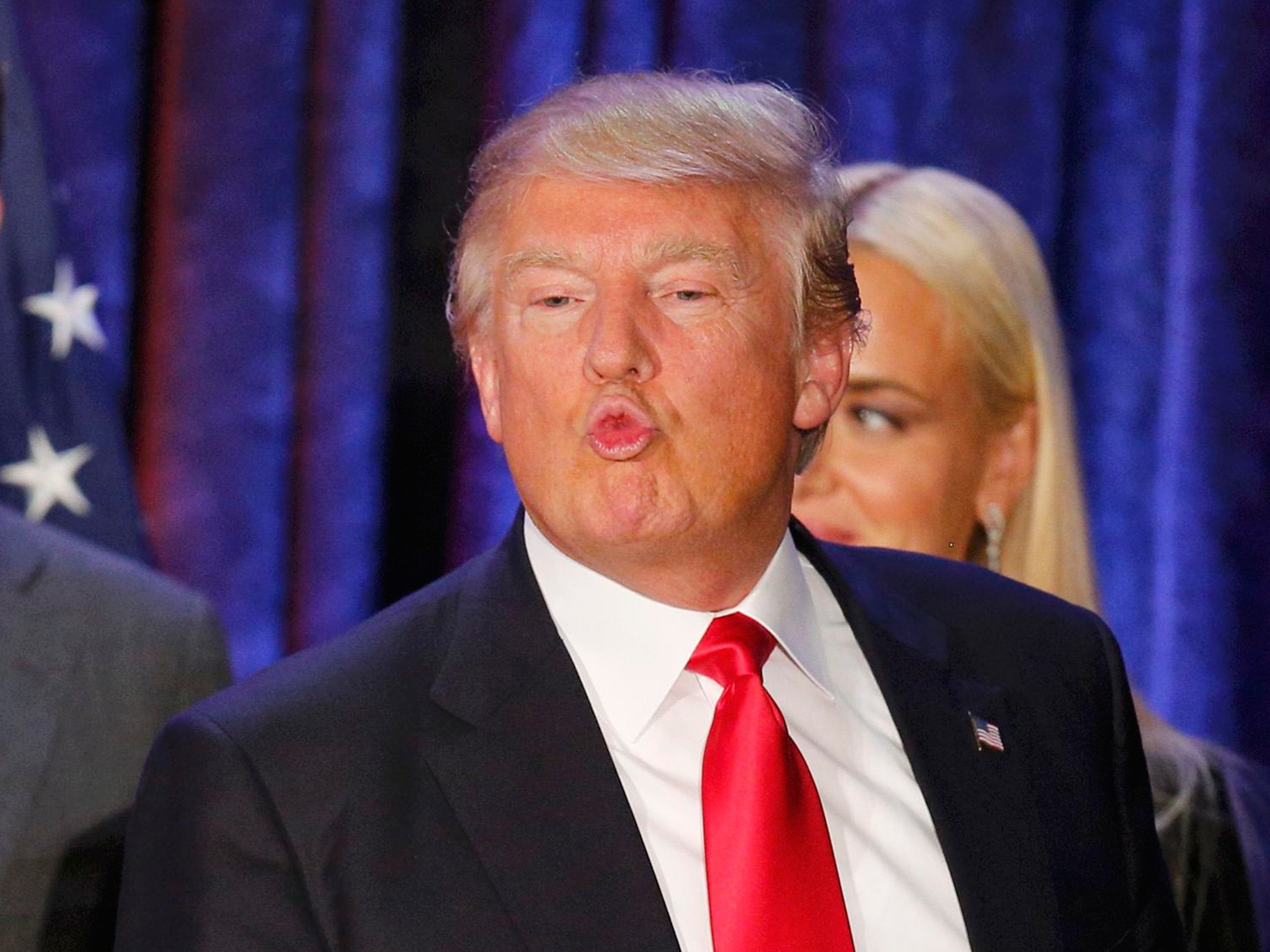 Republican U.S. presidential candidate Donald Trump makes a face as he and his wife Melania and members of their family leave the stage at his caucus night rally in Des Moines, Iowa February 1, 2016. REUTERS/Scott Morgan